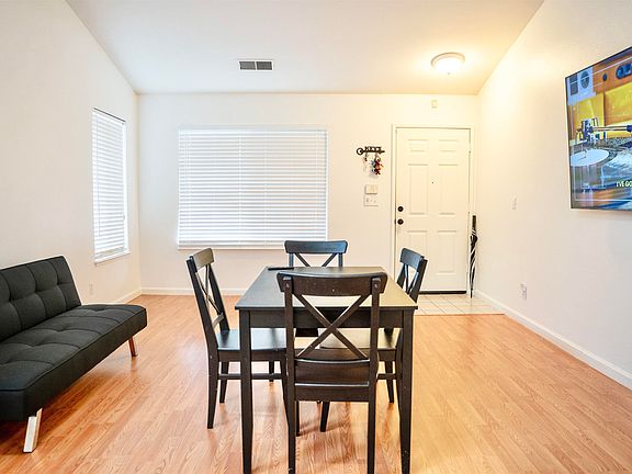 3rd image of 4808 Pineview Way
