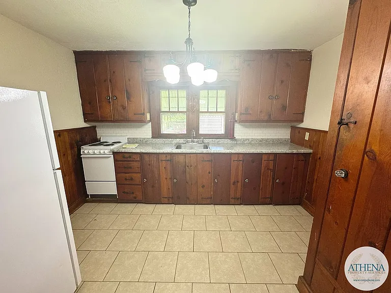 1330 Bertling St — Photo 3