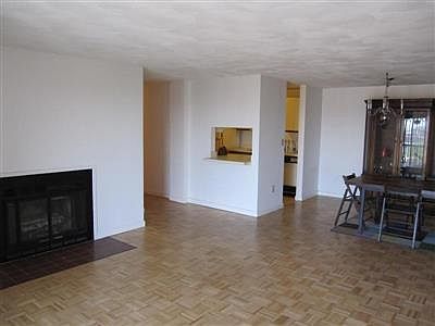 4th image of 1600 Massachusetts Ave #1600703