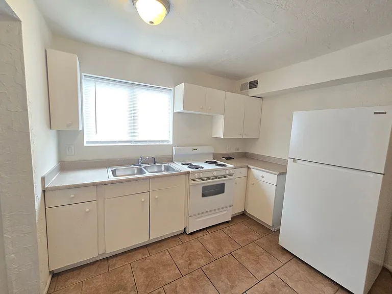 436 E 9th Ave #B-1 — Photo 6