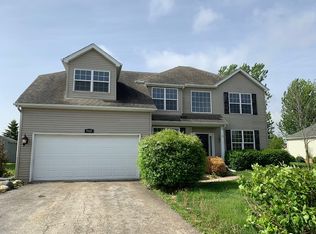 902 Canyon Trl, Yorkville, IL 60560