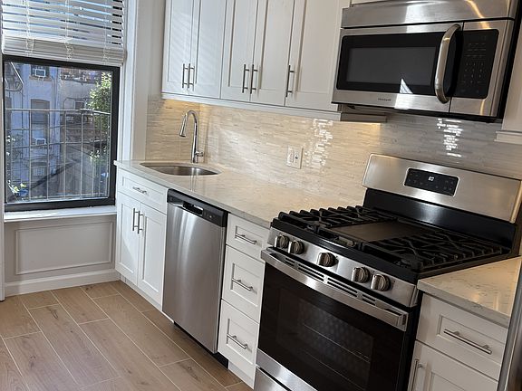 4th image of 129 Saint Marks Pl Floor 2