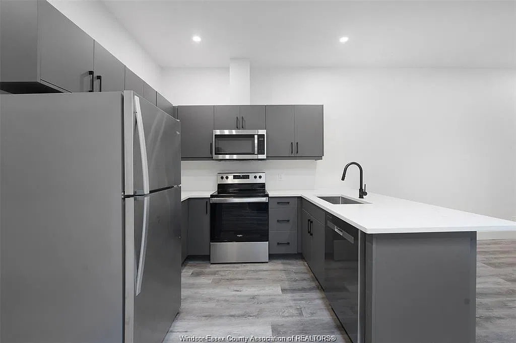 3 bed, $2,100 — Photo 4