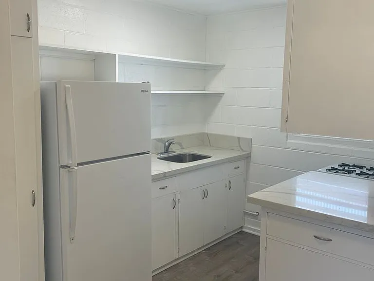 927 Hausten St #D — Photo 5