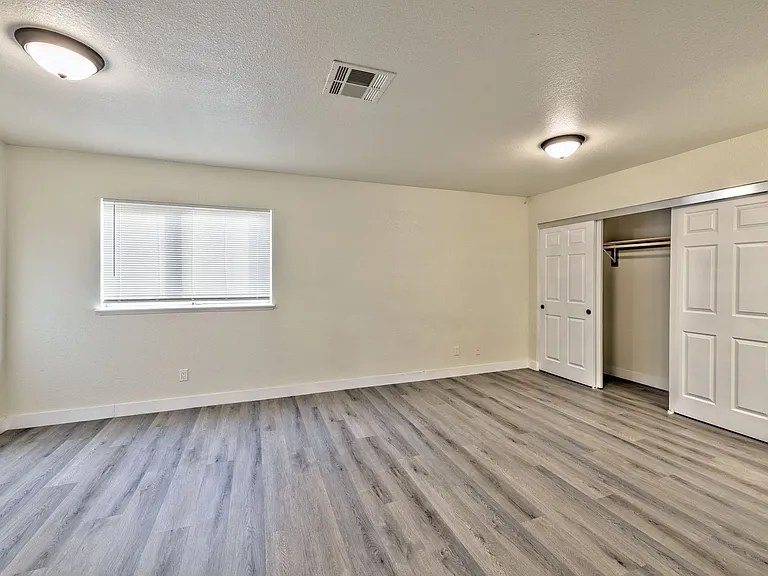 3757 Longfellow St — Photo 9