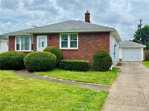4th image of 30 Laura Ct