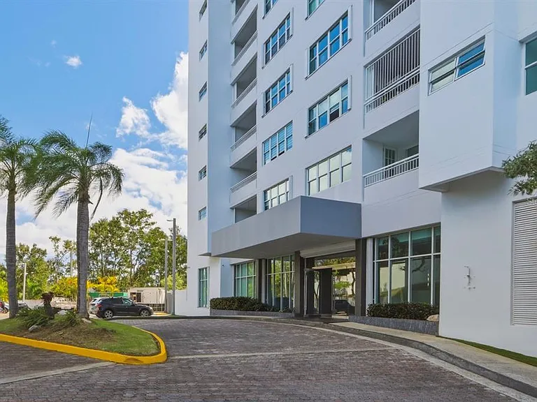 Cond. Puerto Paseos Avenida Felisa Rincon Gautier #2104 — Photo 1