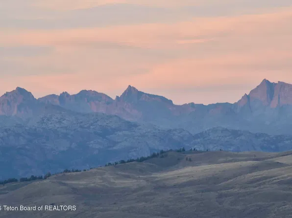 56 Big Loop Rd, Pinedale, WY 82941
