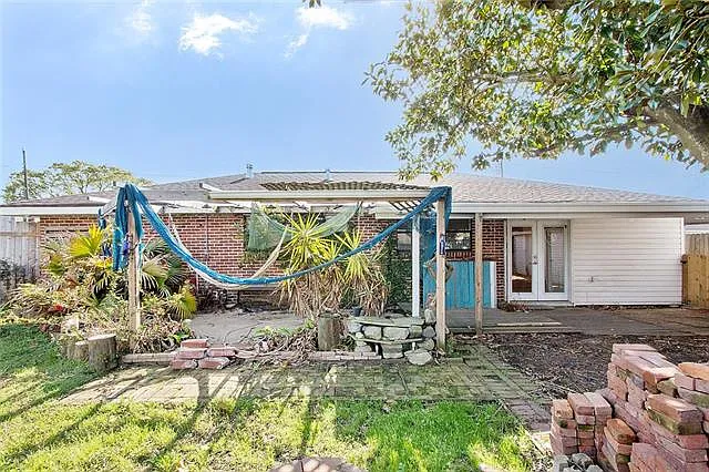 2104 Lena Dr — Photo 9