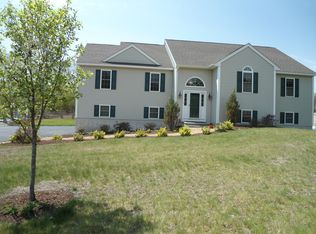 1 Sand Wedge Dr, Uxbridge, MA 01569