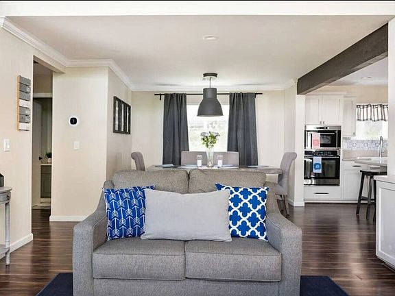 4th image of 845 Vegas Valley Dr