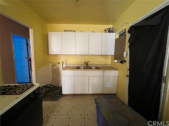 4th image of 2296 Greenwood St