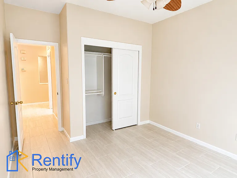 404 Windsor Park Dr — Photo 18