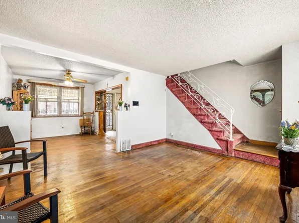 7215 Guyer Ave, Philadelphia, PA 19153