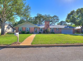 1109 Cardinal St, Pleasanton, TX 78064