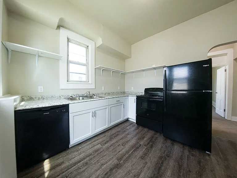 114 N 7th St — Photo 15