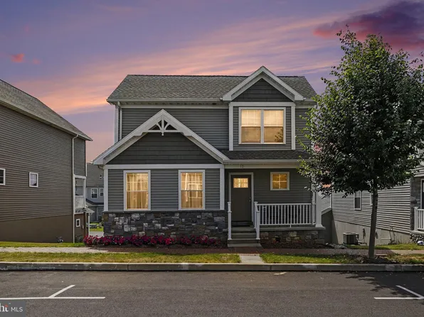 12 Pacific Blvd, Ephrata, PA 17522