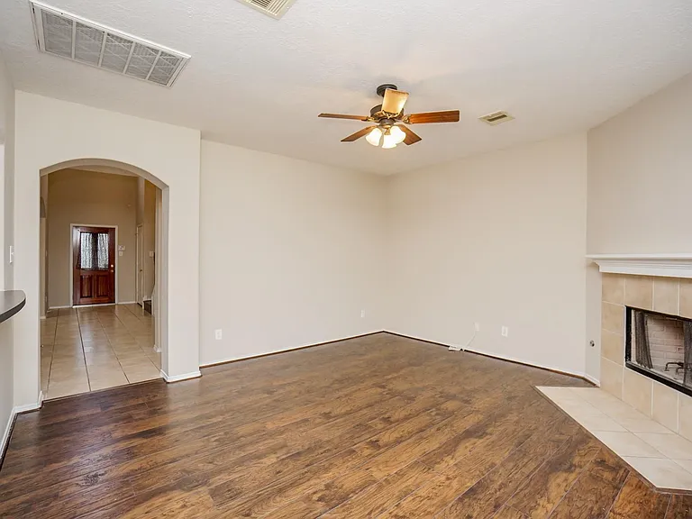 1323 Colonial Manor Dr — Photo 9