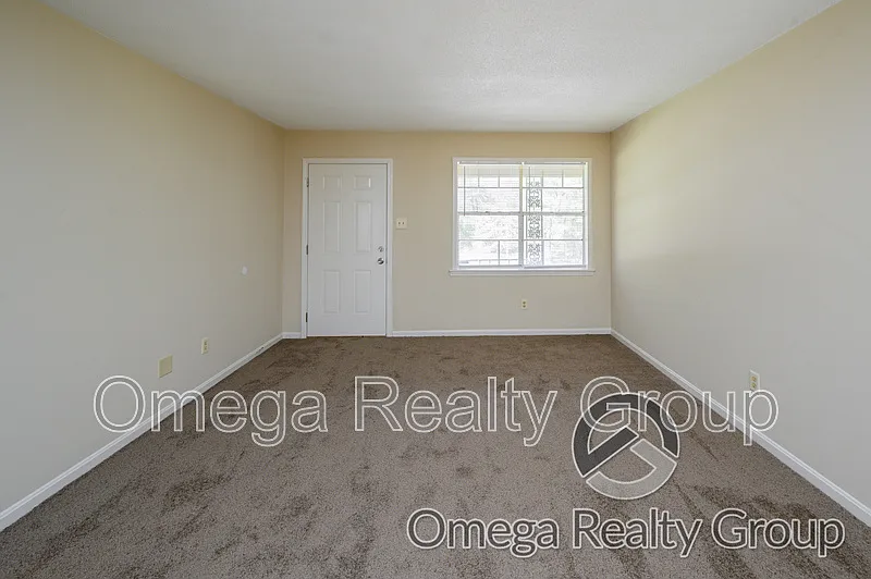 Crestmont Apartments — Photo 4