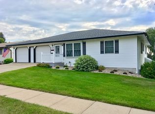 900 Maple St, Yankton, SD 57078