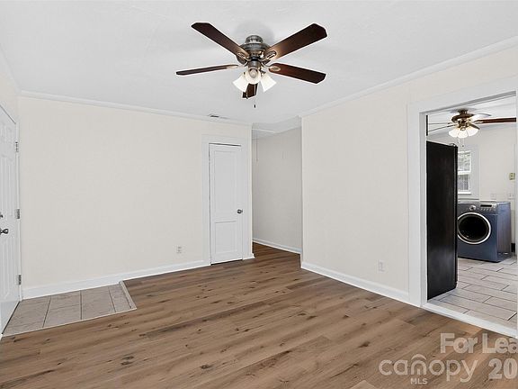4th image of 4016 Bearwood Ave
