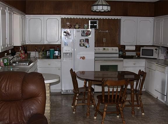3rd image of 108 W Highland Dr