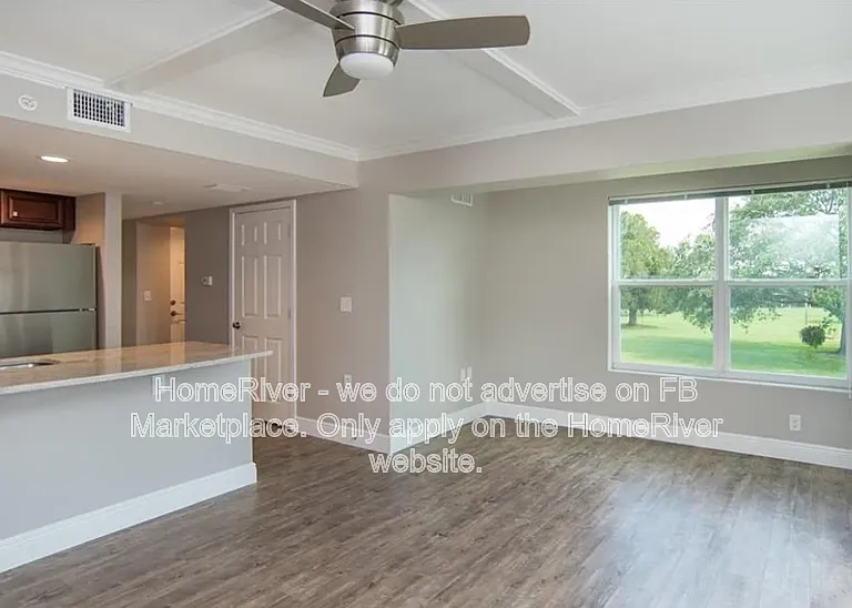 3300 Oak St NE #101 — Photo 5