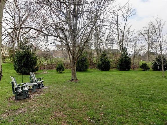2nd image of 174 Dogwood Cir