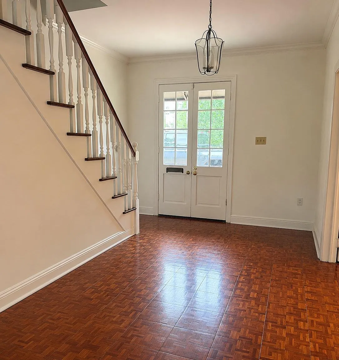 6 bed, 4990 sqft, $3,000 — Photo 2
