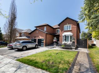 10 Emmett Pl E, Whitby, ON L1R 2B4