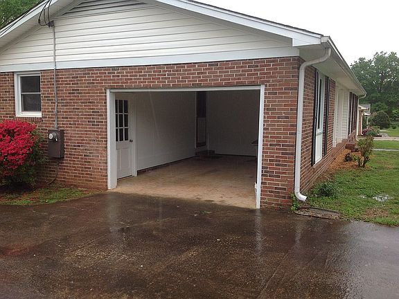 3rd image of 406 Plano Dr