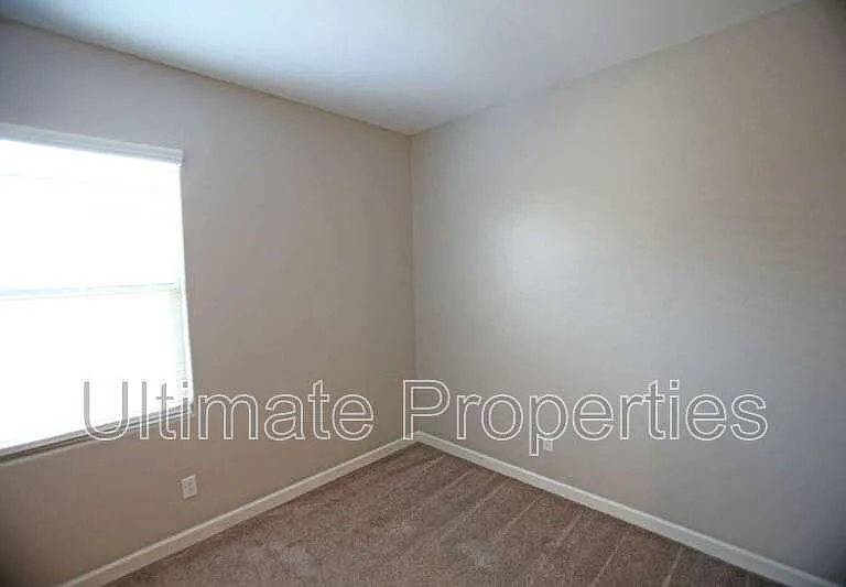 20238 W Buchanan St — Photo 7