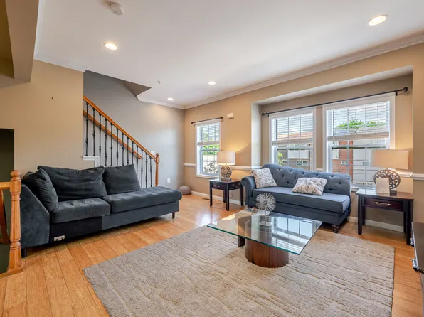 5123 D St SE, Washington, DC 20019