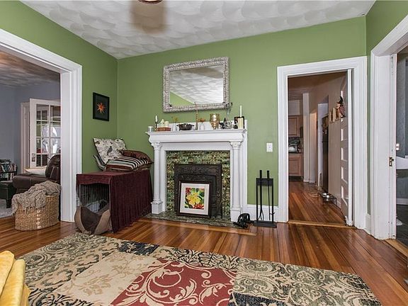 4th image of 69 Waterman Ave