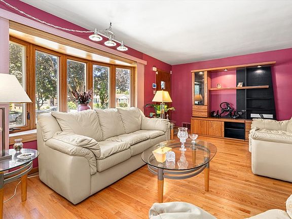 2nd image of 3437 W 84th Pl