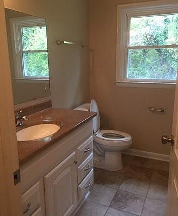 4th image of 119 Oak Hill Dr