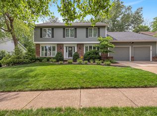 15873 Cedarmill Dr, Chesterfield, MO