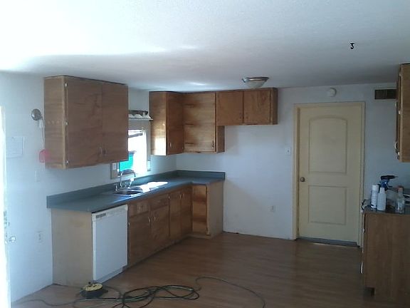3rd image of 712 Cecil St