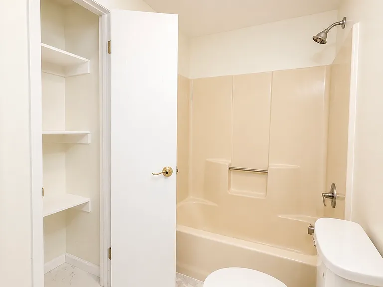 304 Lake Crystalbrook Dr — Photo 18