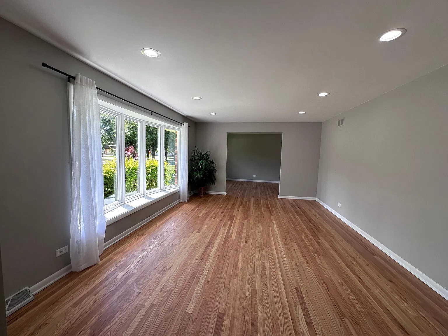 3 bed, 2672 sqft, $3,500 — Photo 3