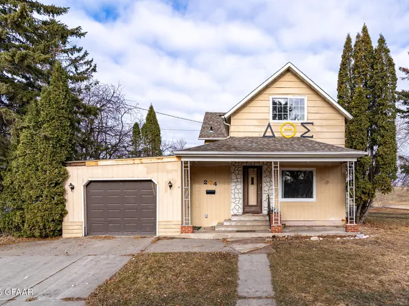 204 Gorgas Ave, Crookston, MN 56716
