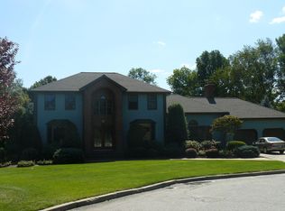 32 Katelan Ct, Cranston, RI 02921