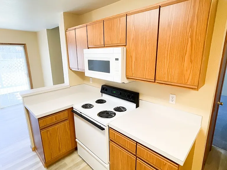 5710-5712 Glenridge Way #5714 — Photo 6