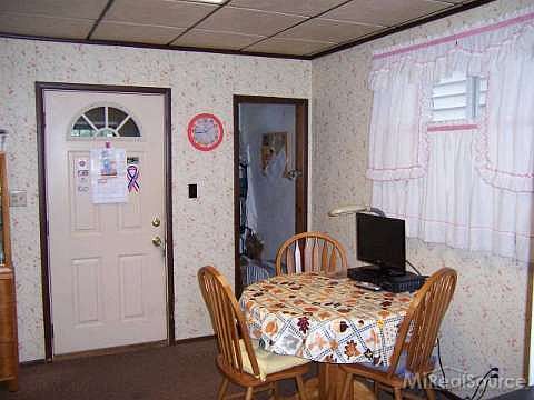 5th image of 2344 Whalen St