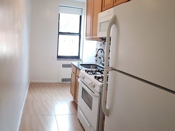 3rd image of 41-56 Denman St APT A3