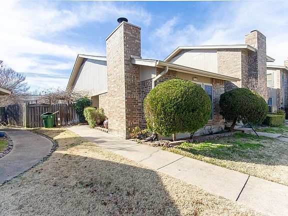 3rd image of 814 Shady Creek Ln