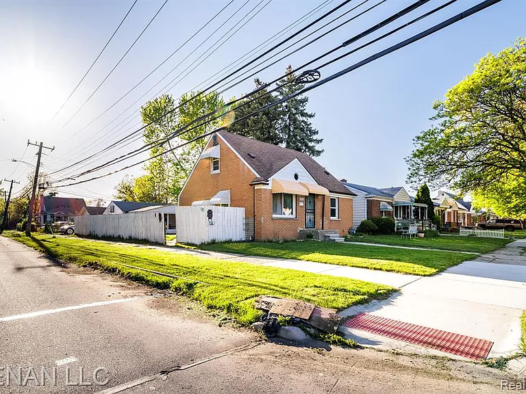 6001 Warwick St — Photo 1
