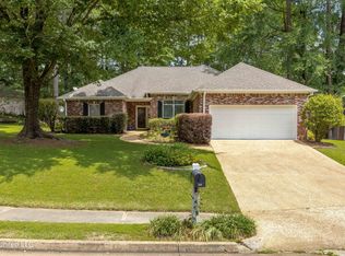 394 Pinewood Ln, Ridgeland, MS 39157