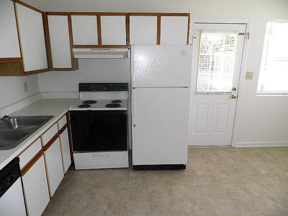 3rd image of 3320 Bridges St APT 15