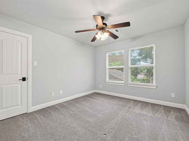 4727 Lake Village Dr — Photo 25